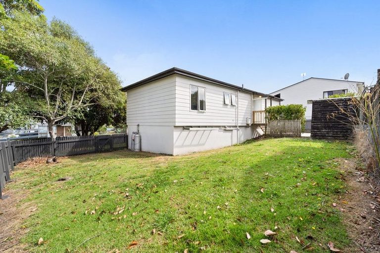 Photo of property in 21 Albert Hall Drive, Red Beach, 0932