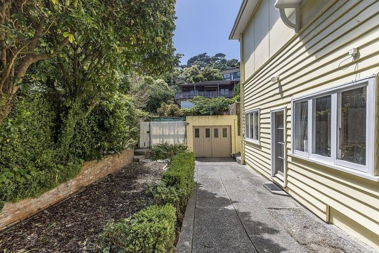 Photo of property in 103 Melbourne Road, Island Bay, Wellington, 6023