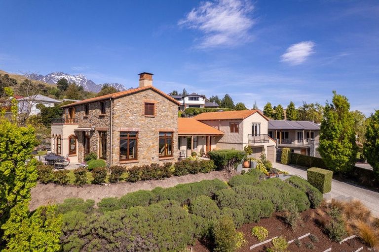 Photo of property in 1 Garland Terrace, Kelvin Heights, Queenstown, 9300