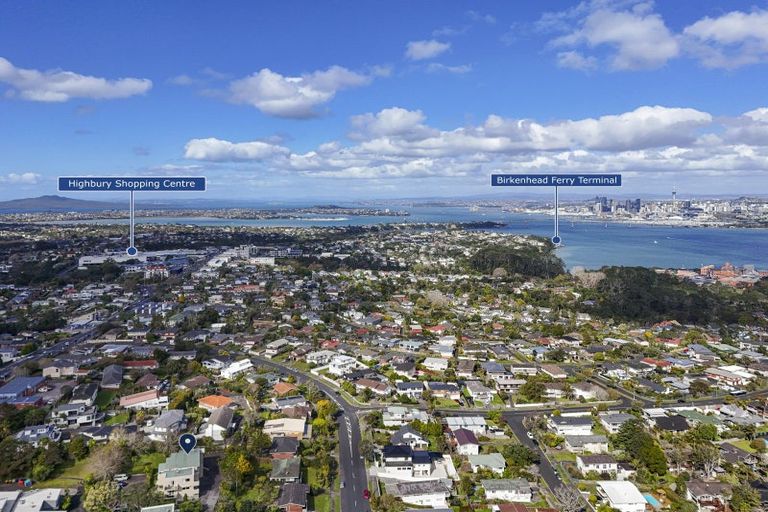 Photo of property in 1/166 Mokoia Road, Chatswood, Auckland, 0626