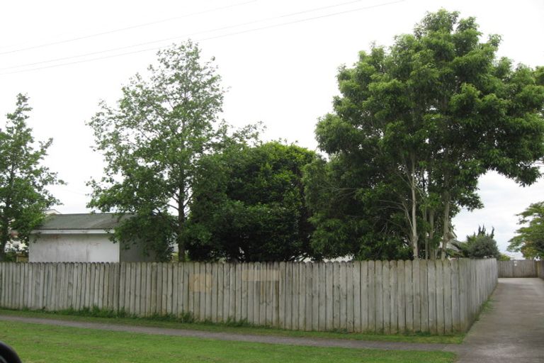 Photo of property in 17b Waiari Road, Conifer Grove, Takanini, 2112