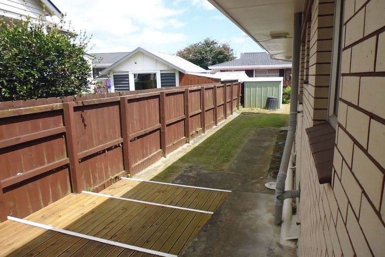 Photo of property in 2/105a Wallace Road, Papatoetoe, Auckland, 2025