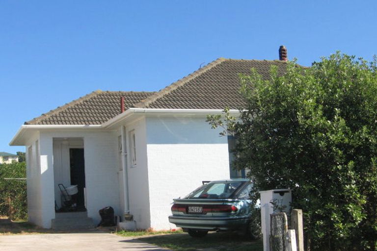 Photo of property in 17 Leveson Street, Strathmore Park, Wellington, 6022