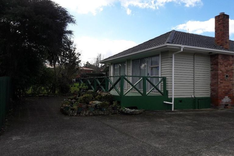 Photo of property in 39 Titoki Street, Te Atatu Peninsula, Auckland, 0610