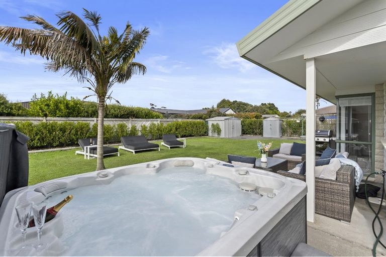 Photo of property in 22 Lakeside Drive, Orewa, 0931