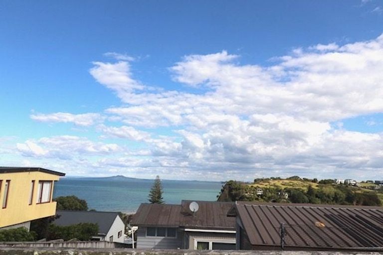 Photo of property in 35a Wade River Road, Stanmore Bay, Whangaparaoa, 0932