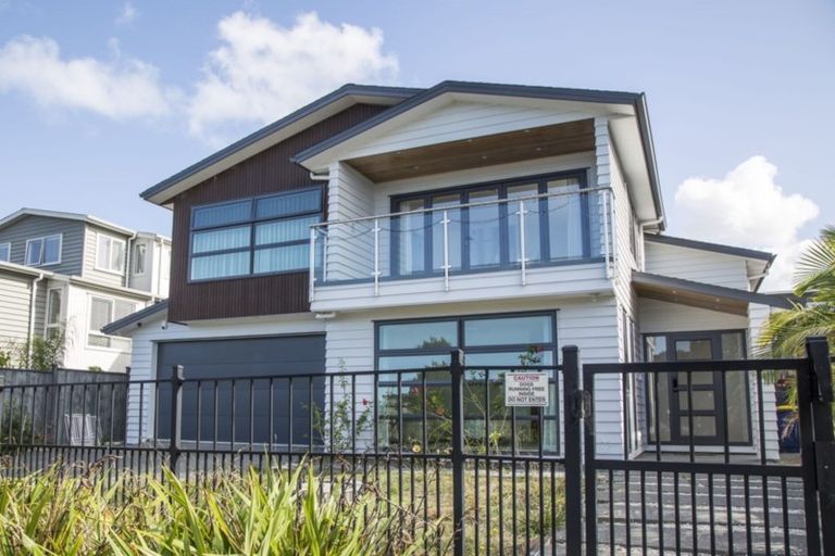 Photo of property in 66 Caldera Drive, Long Bay, Auckland, 0630