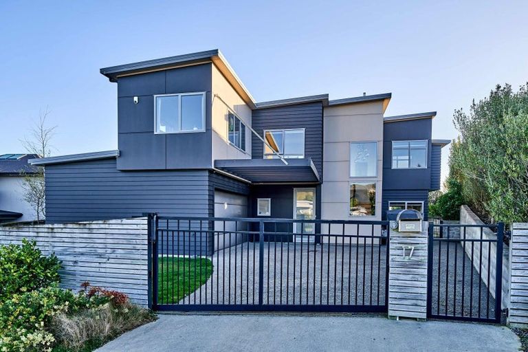 Photo of property in 17 Mo Street, Camborne, Porirua, 5026