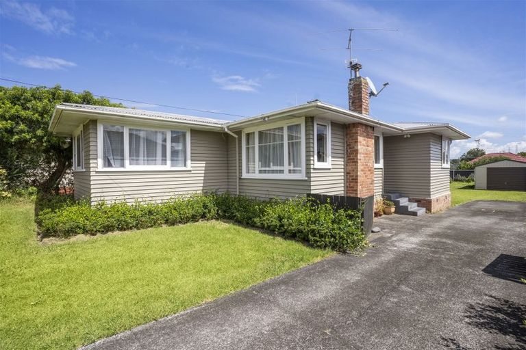 Photo of property in 14 Karamu Street, Te Atatu Peninsula, Auckland, 0610