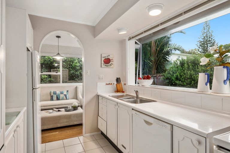 Photo of property in 10 Carole Crescent, Pakuranga, Auckland, 2010