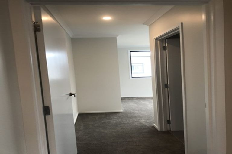 Photo of property in 16 Wai Place, Westgate, Auckland, 0614