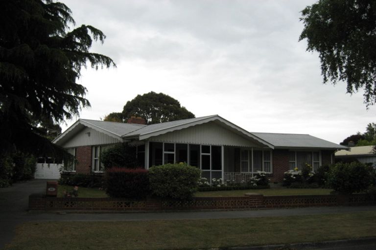 Photo of property in 62 Burnside Crescent, Burnside, Christchurch, 8053