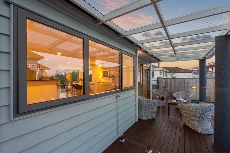 Photo of property in 1/66 Browns Bay Road, Rothesay Bay, Auckland, 0630