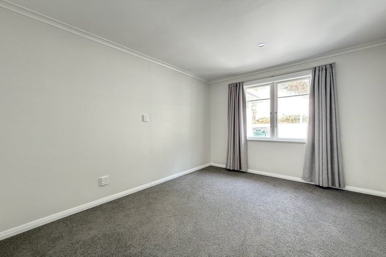 Photo of property in 12 Mertoun Terrace, Highbury, Wellington, 6012