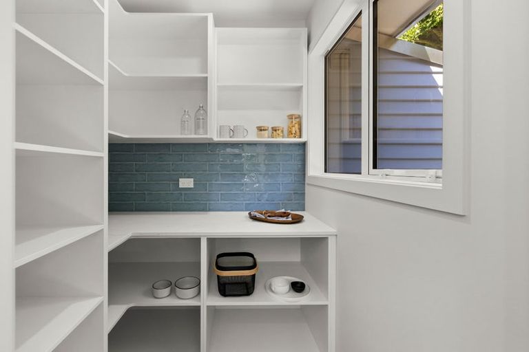 Photo of property in 14 Priestley Road, Bluff Hill, Napier, 4110