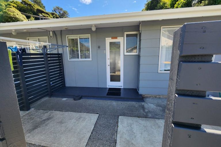 Photo of property in 2/80 Airlie Road, Plimmerton, Porirua, 5026