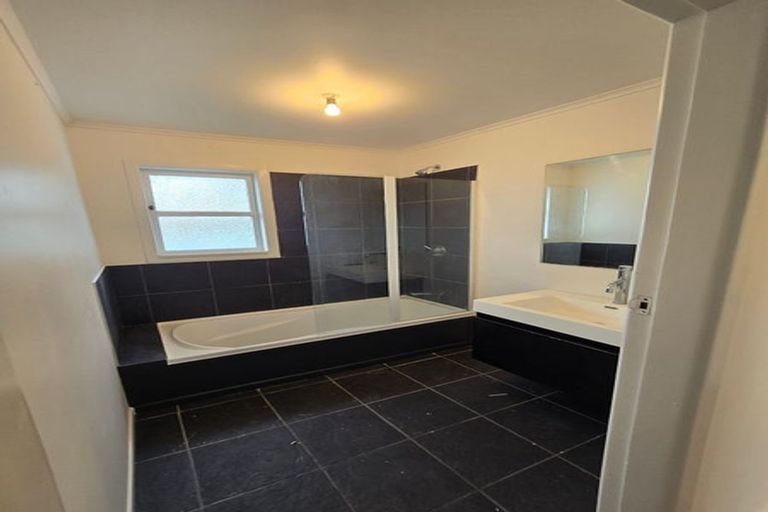 Photo of property in 17 Collingwood Road, Waiuku, 2123