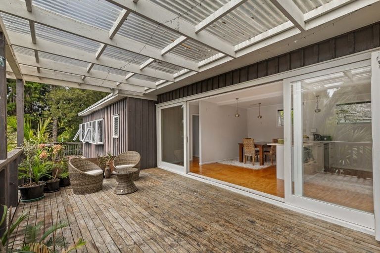 Photo of property in 2a Opou Road, Titirangi, Auckland, 0604