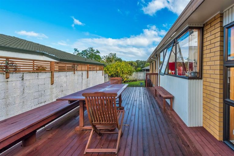 Photo of property in 9 Westpark Drive, West Harbour, Auckland, 0618