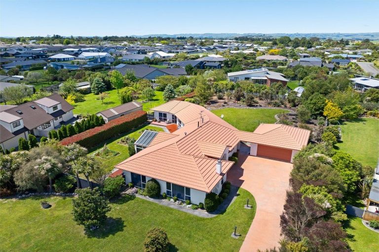 Photo of property in 6 Daffodil Grove, Carterton, 5713