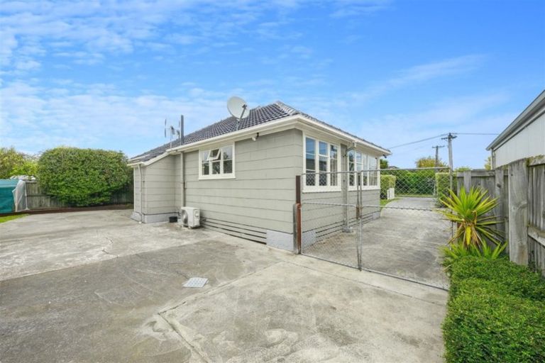 Photo of property in 26 Bateman Avenue, Bryndwr, Christchurch, 8053