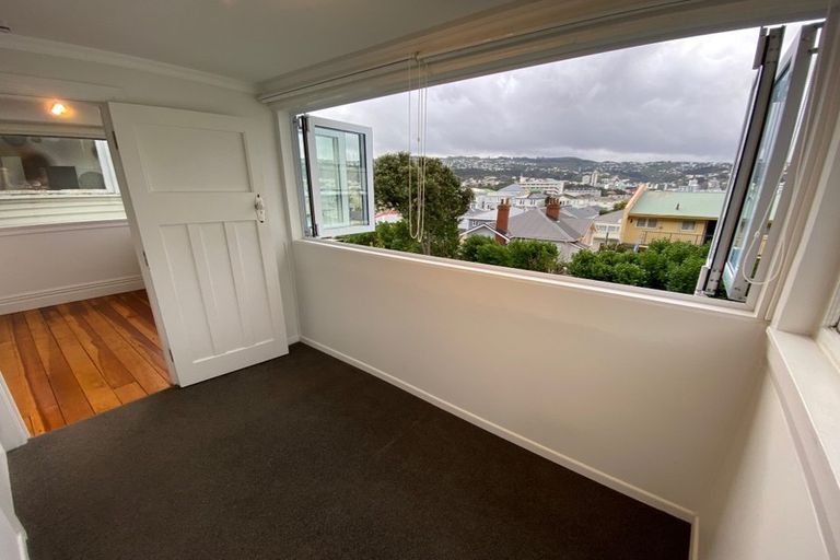 Photo of property in 20 Scarborough Terrace, Mount Victoria, Wellington, 6011