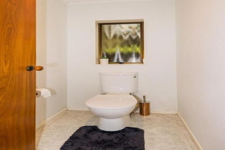 Photo of property in 1/33 Masterton Road, Rothesay Bay, Auckland, 0630