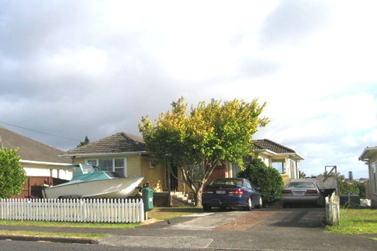 Photo of property in 24 Monarch Avenue, Hillcrest, Auckland, 0627