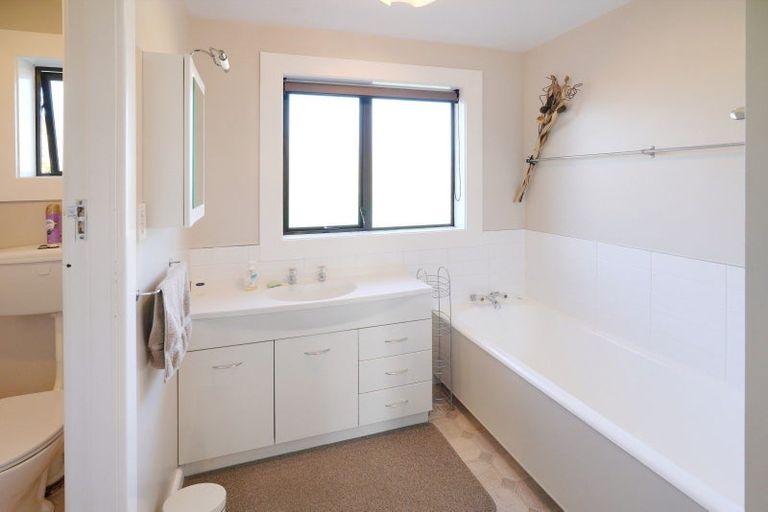 Photo of property in 2 Ward Place, Rangiora, 7400