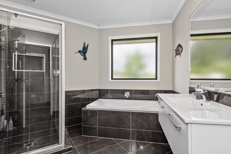 Photo of property in 21 Barrett Road, Temple View, Hamilton, 3290