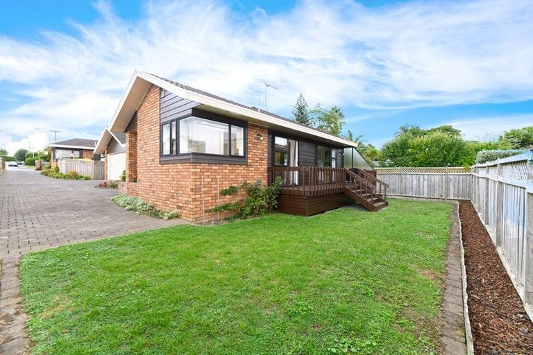 Photo of property in 2/22 Woodbridge Lane, Milford, Auckland, 0620