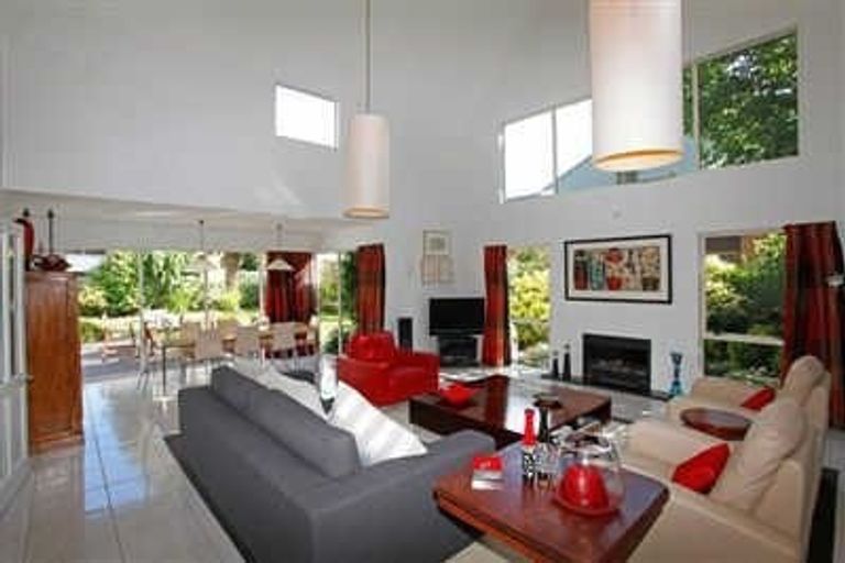 Photo of property in 276 Memorial Avenue, Burnside, Christchurch, 8053