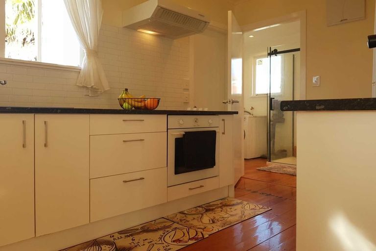 Photo of property in 30 Kamara Road, Glen Eden, Auckland, 0602