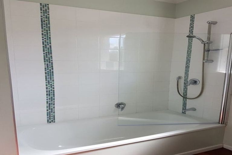 Photo of property in 25 Mountain Road, Mount Wellington, Auckland, 1072