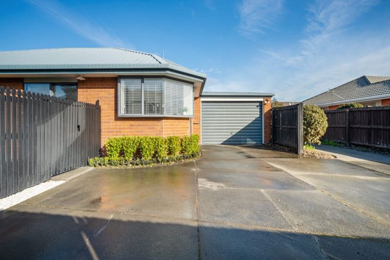 Photo of property in 1/14 Innisfree Place, Northwood, Christchurch, 8051