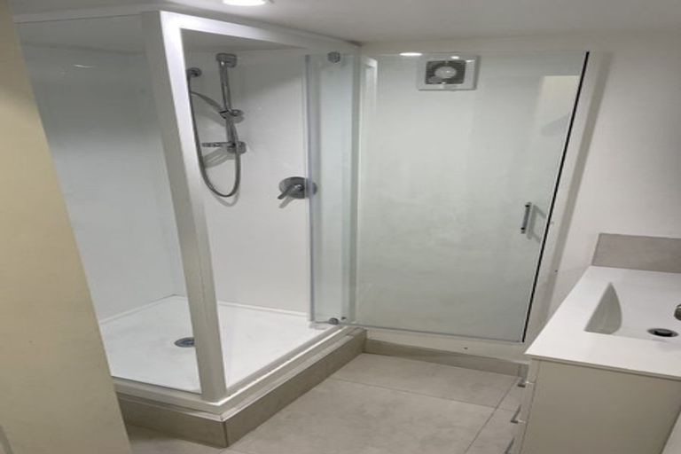 Photo of property in 1/706 East Coast Road, Pinehill, Auckland, 0632