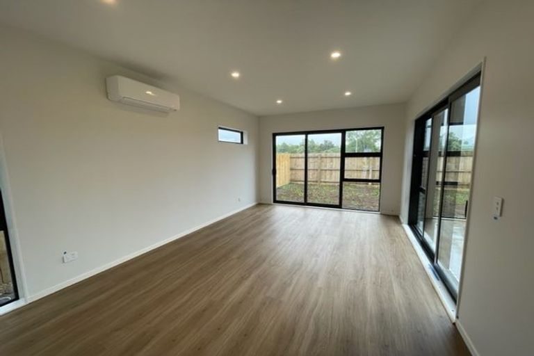 Photo of property in 17 Pilot Drive, Hobsonville, Auckland, 0616