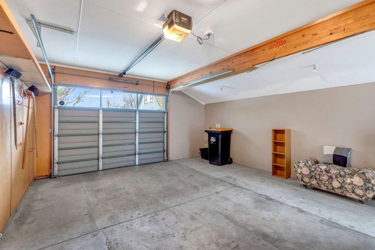 Photo of property in 3 Caroline Crescent, Highbury, Palmerston North, 4412