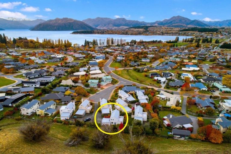 Photo of property in 13 Meadowbrook Place, Wanaka, 9305