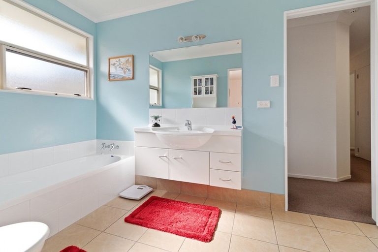 Photo of property in 16 Macmillan Street, Katikati, 3129