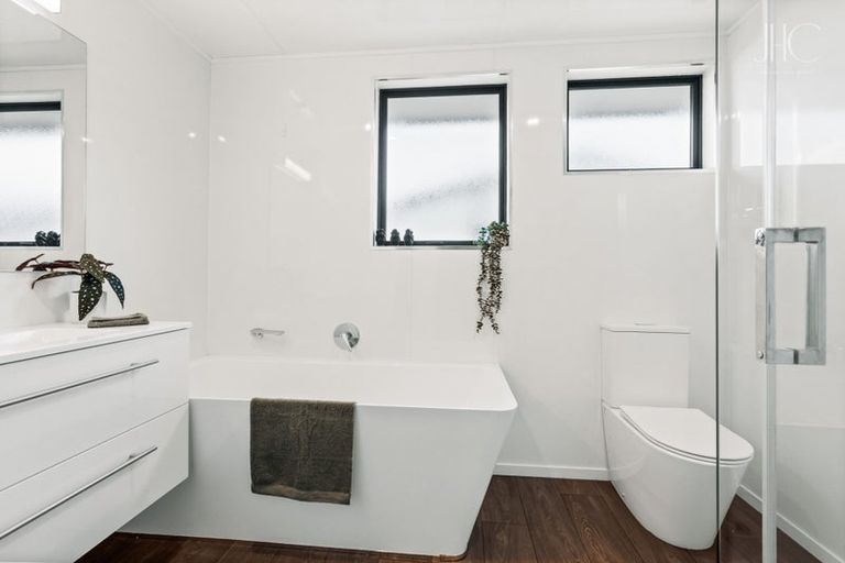 Photo of property in 100 Waenga Drive, Cromwell, 9310