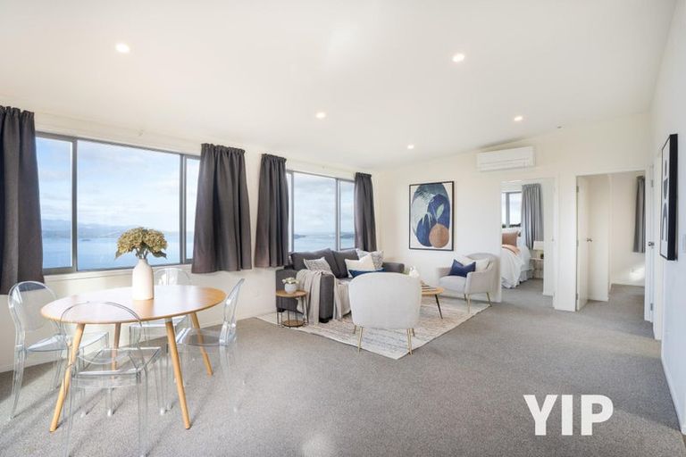 Photo of property in 4b Sunhaven Drive, Newlands, Wellington, 6037