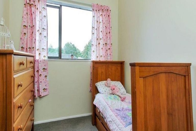 Photo of property in 1/16 Sylvan Crescent, Te Atatu South, Auckland, 0610