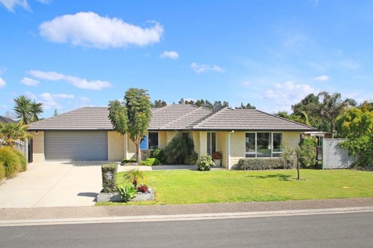 Photo of property in 4 Oakwood Way, Papamoa Beach, Papamoa, 3118