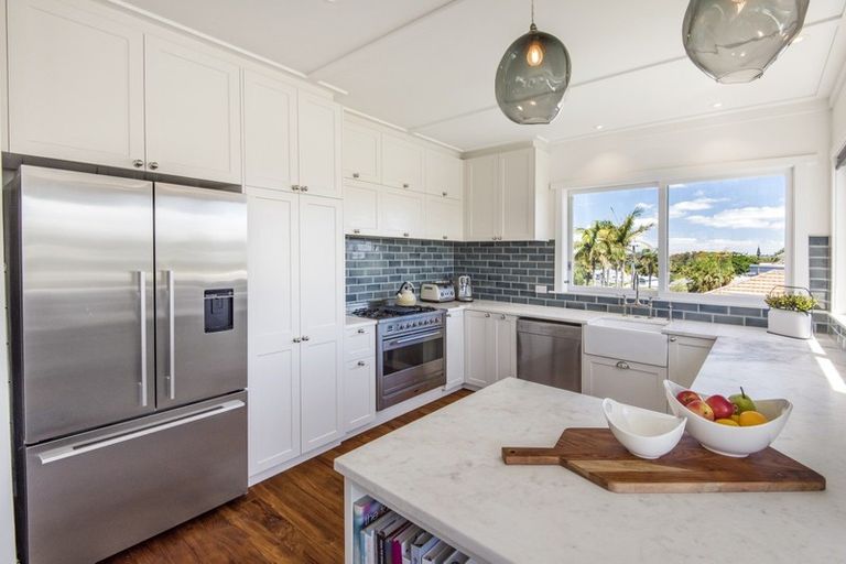 Photo of property in 111 Vauxhall Road, Narrow Neck, Auckland, 0624