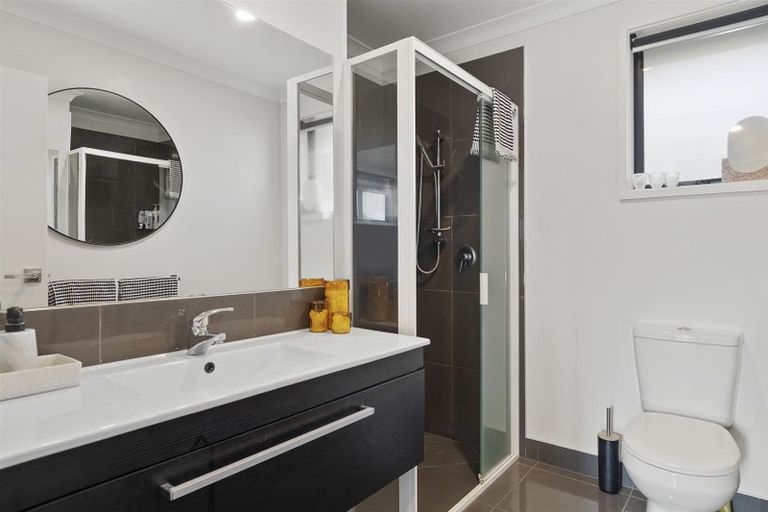 Photo of property in 39 Ballintoy Park Drive, Welcome Bay, Tauranga, 3175