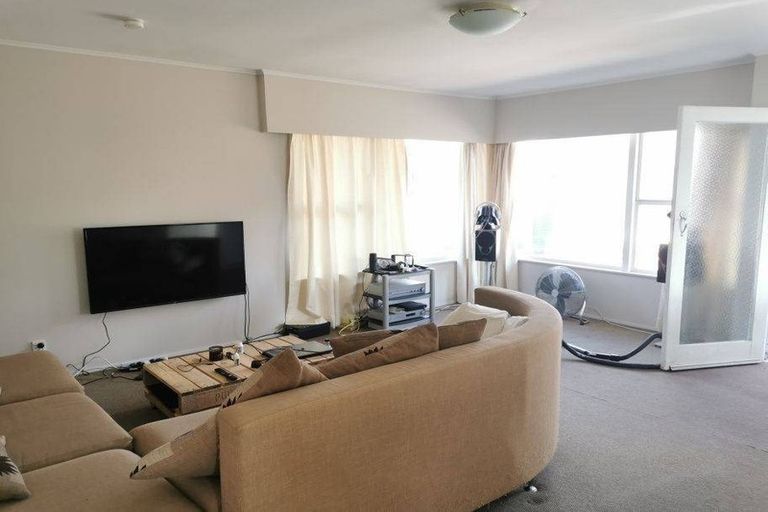 Photo of property in 1/21 Thornton Road, Milford, Auckland, 0620