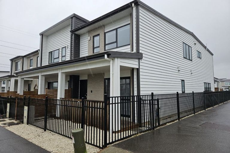 Photo of property in 2 Faithful Drive, Karaka, Papakura, 2113