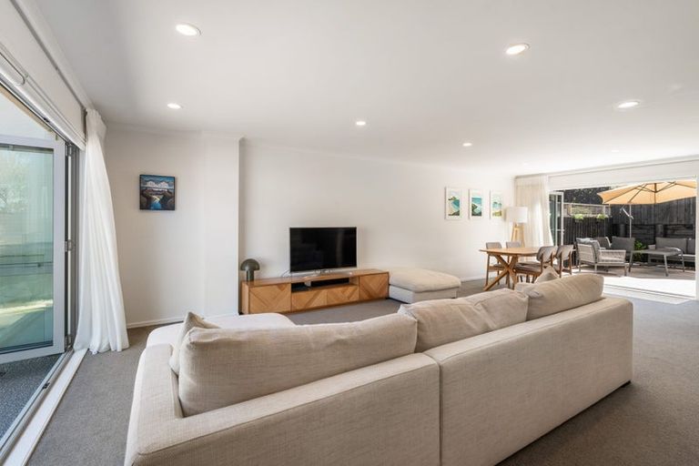 Photo of property in 5/13 Kaihu Street, Northcote, Auckland, 0627