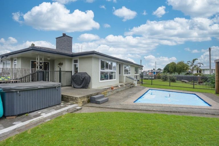 Photo of property in 15 Read Crescent, Clive, 4102